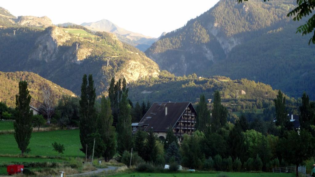 Hotel Les Barnieres Guillestre Extérieur photo